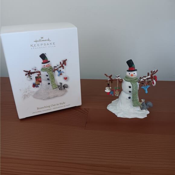 EUC Hallmark Branching Out in Style Snowman Ornament 2010 - Picture 1 of 4